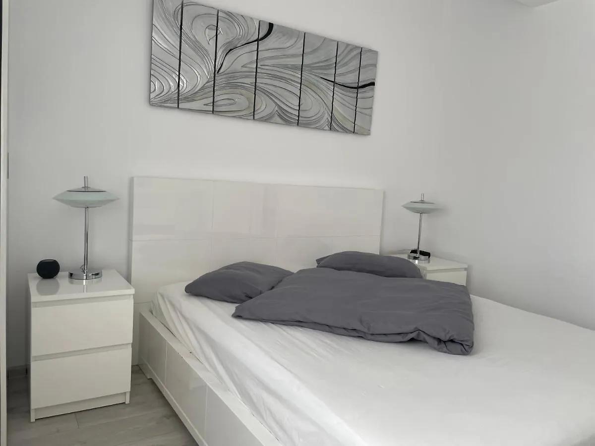 Luxury Two Room Apartment Residence Militari M3 ブカレスト 0*,  ルーマニア